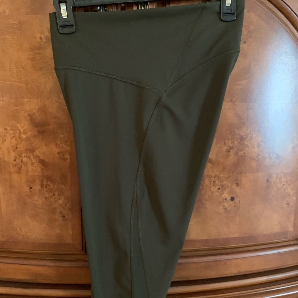 Lululemon army green Capri leggings